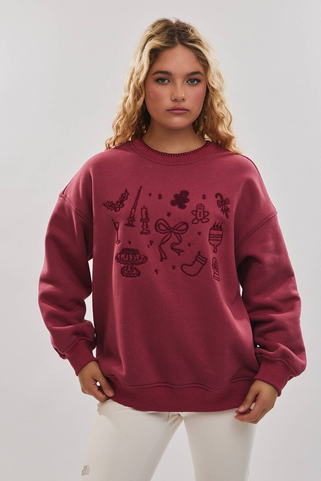 CREW NECK CHRISTMAS GRAPHIC EMBROIDERY SWEATSHIRT