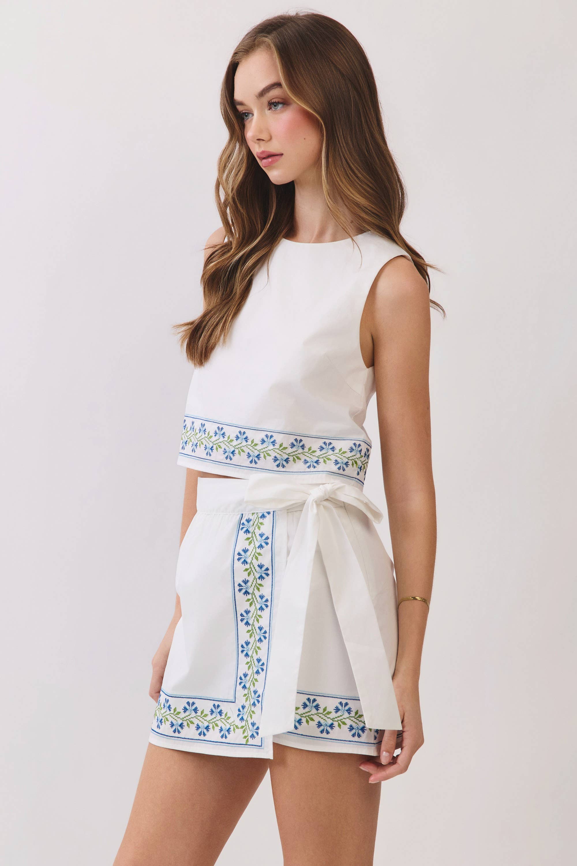 Floral Embroidered Hem Sleeveless Crop Top: White