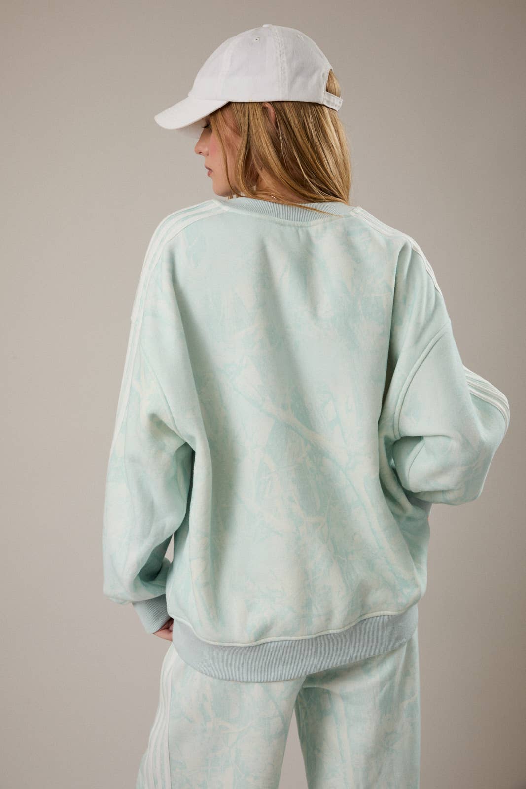 CREW NECK TREE CAMO PRINTED SIDE STRIPE DETAIL SWEATSHIRT: LT PINK CAMO