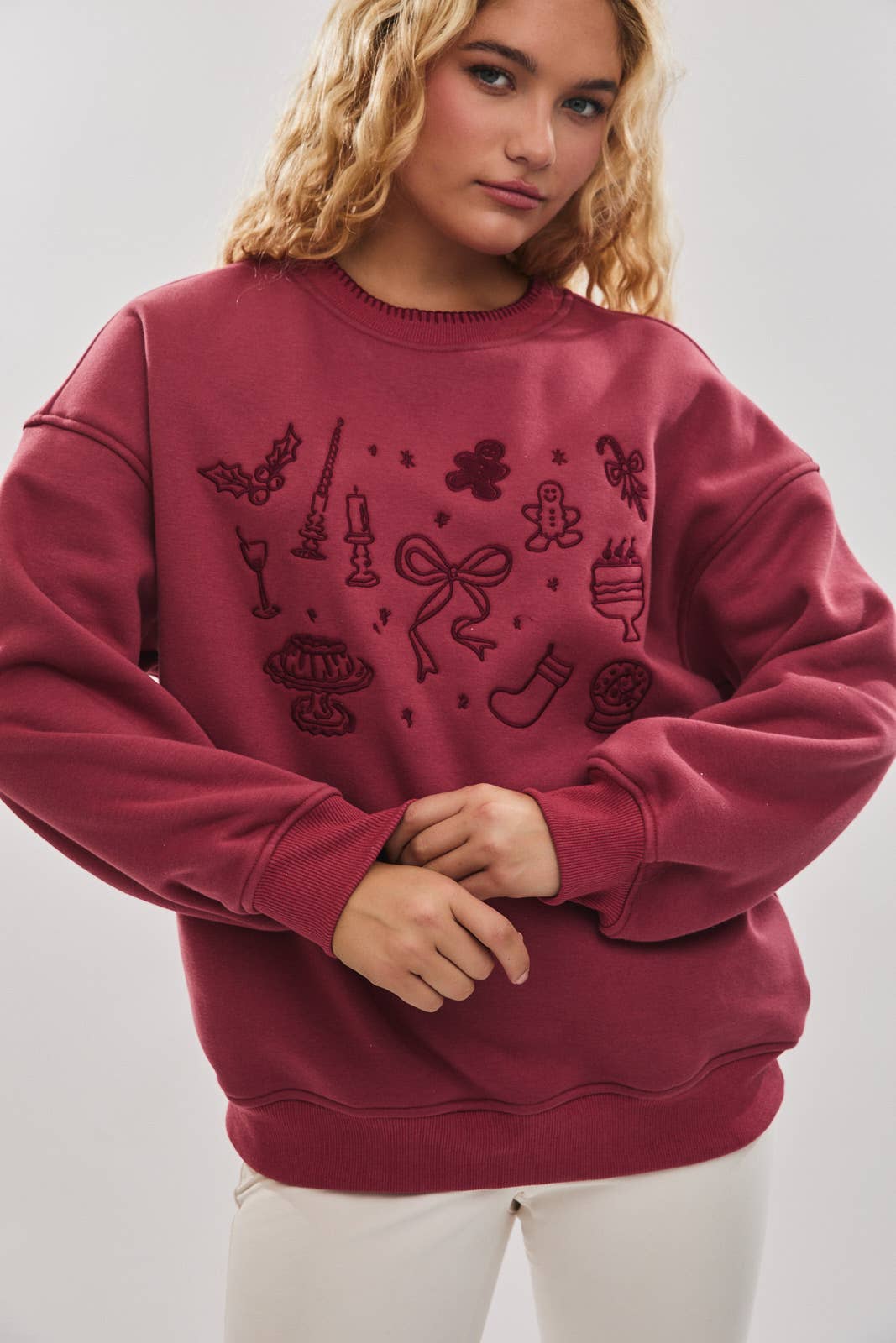 CREW NECK CHRISTMAS GRAPHIC EMBROIDERY SWEATSHIRT