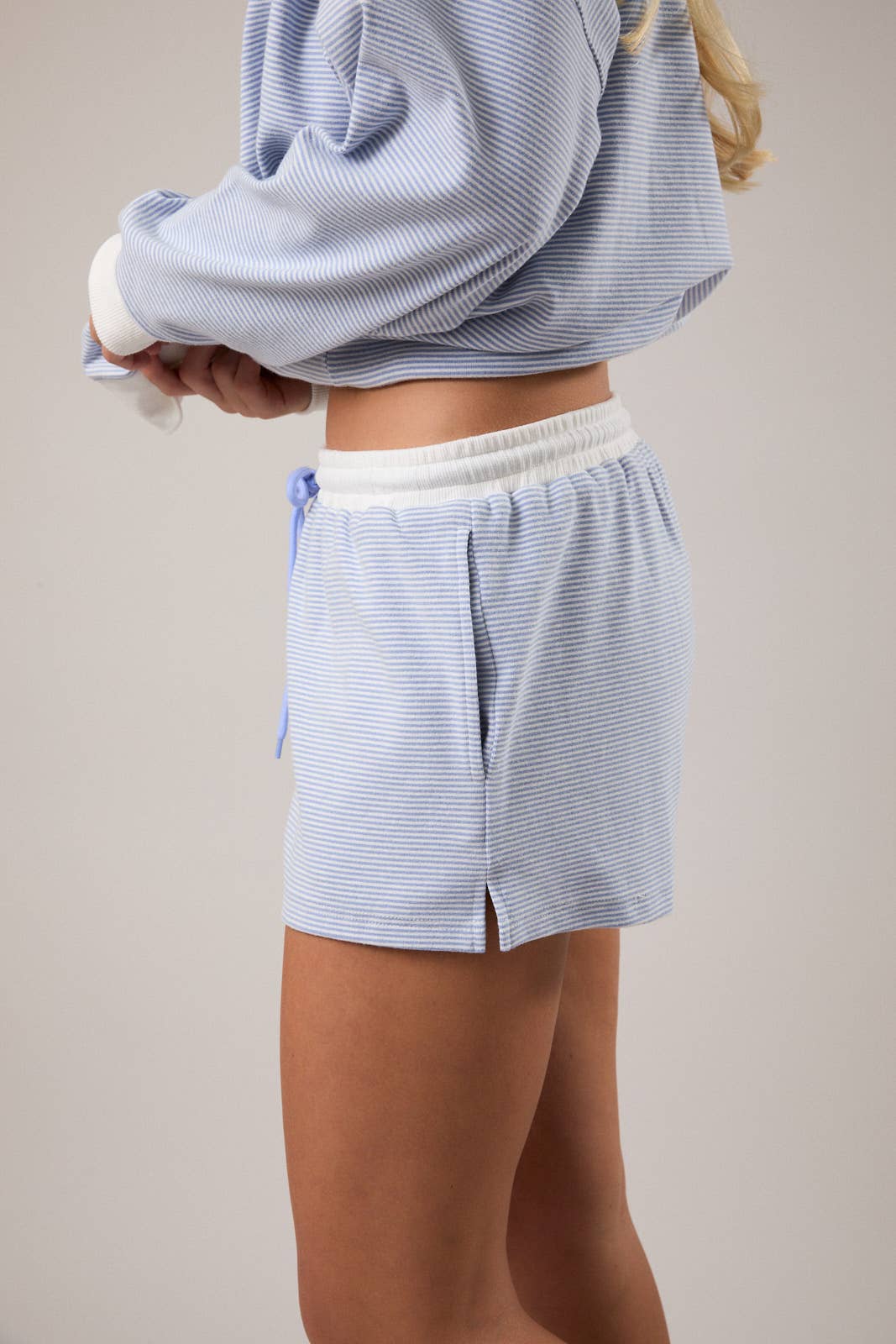 MID RISE STRIPE SHORTS: PEACH-CREAM STRIPE